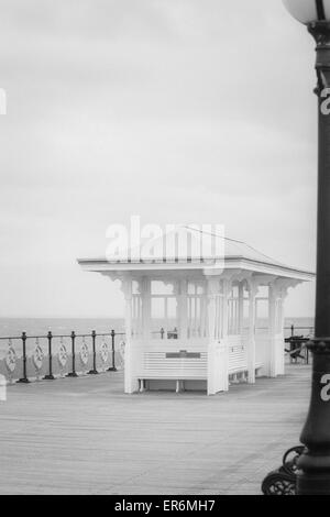 Infrarouge - Swanage pier à Dorset en mai Banque D'Images