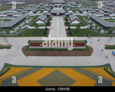 Hangzhou, Chine. 28 mai, 2015. Une vue aérienne du nouveau "Palais d'été', aussi connu sous le nom de "Yuanmingyuan', dans l'Hengdian World Studios à Yiwu, Zhejiang Province de la Chine de l'Est 28 mai 2015. La première phase de la construction d'un nouvel "Ancien Palais d' même taille moyenne avec l'originale à Beijing a été achevée. Credit : Panda Eye/Alamy Live News Banque D'Images