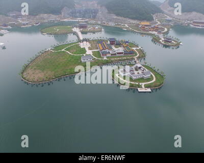 Hangzhou, Chine. 28 mai, 2015. Une vue aérienne du nouveau "Palais d'été', aussi connu sous le nom de "Yuanmingyuan', dans l'Hengdian World Studios à Yiwu, Zhejiang Province de la Chine de l'Est 28 mai 2015. La première phase de la construction d'un nouvel "Ancien Palais d' même taille moyenne avec l'originale à Beijing a été achevée. Credit : Panda Eye/Alamy Live News Banque D'Images