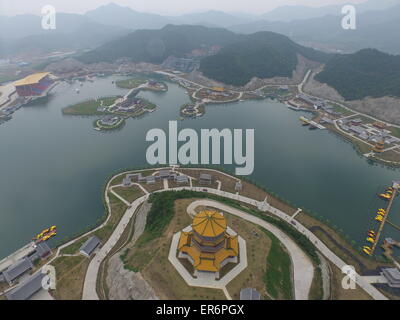 Hangzhou, Chine. 28 mai, 2015. Une vue aérienne du nouveau "Palais d'été', aussi connu sous le nom de "Yuanmingyuan', dans l'Hengdian World Studios à Yiwu, Zhejiang Province de la Chine de l'Est 28 mai 2015. La première phase de la construction d'un nouvel "Ancien Palais d' même taille moyenne avec l'originale à Beijing a été achevée. Credit : Panda Eye/Alamy Live News Banque D'Images