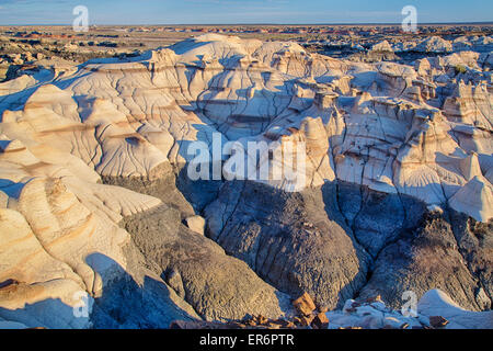 Des formations rocheuses fortement érodées à l'De-Na Bisti Wilderness-Zin dans le comté de San Juan, Nouveau-Mexique. Banque D'Images