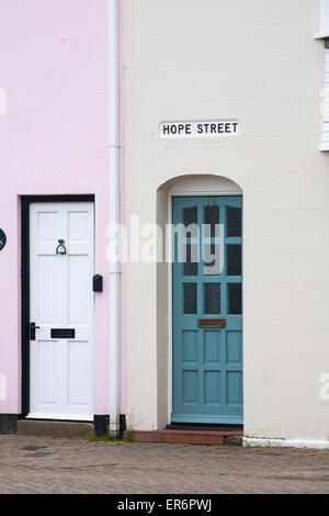 Portes à Hope Street, Weymouth en mai Banque D'Images