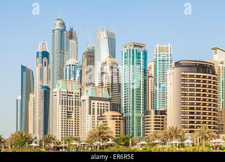 JBR (Jumeirah Beach Resort) et Marina skyline , Dubai, Émirats arabes unis, ÉMIRATS ARABES UNIS, Moyen Orient Banque D'Images