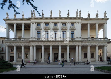 La Basilique palladienne dans la Piazza dei Signori à Vicenza en Italie. Banque D'Images