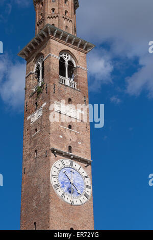 La Torre Bissara et Basilique palladienne dans la Piazza dei Signori à Vicenza en Italie. Banque D'Images