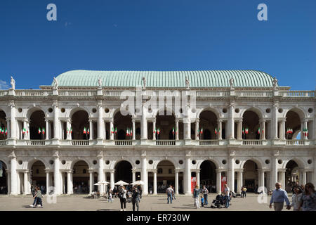 La Basilique palladienne dans la Piazza dei Signori à Vicenza en Italie. Banque D'Images