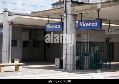 Gare à Vicenza en Italie. Stazione Ferroviaria di Vicenza. Banque D'Images