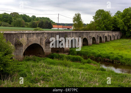 Pont d'inondation en pierre à Stara Hlina République tchèque Banque D'Images