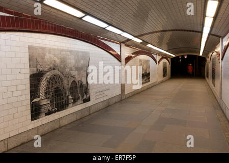 Passage souterrain au-dessous de Blackfriars Bridge, Southbank, Londres, Royaume-Uni. Banque D'Images