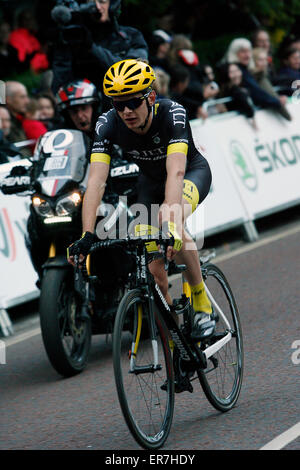 Le Comté de Durham, Durham, Royaume-Uni. 28 mai, 2015. Richard Handley de Condor JLT remporte la course des individus par un glissement de terrain à Pearll Izumi Tour Ronde Série 5 au centre-ville de Durham au cours de Pearl Izumi Tour Ronde Série 5 au centre-ville de Durham Crédit : Dan Cooke/Alamy Live News Banque D'Images