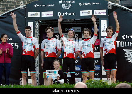 Le Comté de Durham, Durham, Royaume-Uni. 28 mai, 2015. Madison l'équipe la Genèse sont haut de le classement de la Tour de la chaîne et des cycles de correction après classement Pearll Izumi Tour Ronde Série 5 au centre-ville de Durham au cours de Pearl Izumi Tour Ronde Série 5 au centre-ville de Durham Crédit : Dan Cooke/Alamy Live News Banque D'Images