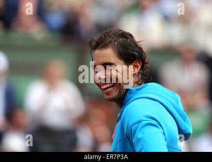 Paris, France. 28 mai, 2015. Rafael Nadal de l'Espagne après la réaction masculine deuxième tour contre son compatriote Nicolas Almagro en 2015 Open de France de tennis à Roland Garros, à Paris, France le 28 mai 2015. Rafael Nadal a gagné 3-0. Credit : Han Yan/Xinhua/Alamy Live News Banque D'Images