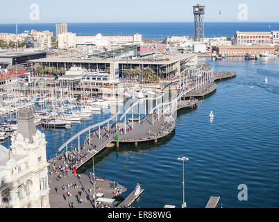 Rambla de Mar et le centre commercial Maremagnum à Barcelone Banque D'Images