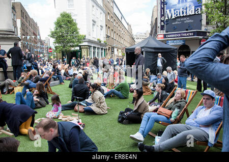 Seven Dials fermées pour les concerts au printemps événement Shopping à Covent Garden - Londres UK Banque D'Images