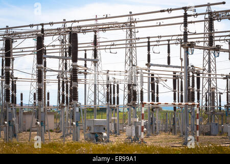 Power Station. Les transformateurs et les connexions d'une centrale électrique. Banque D'Images