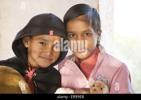 Le Rajasthan, Inde. 31 octobre, 2011. Udayan a officiellement ouvert sa nouvelle école en juillet 2011. Avec une capacité globale de 200 enfants l'école offre des installations de classe pour tous les enfants à Udayan ainsi que les enfants de familles pauvres dans les communautés de village. Udayan est Vatsalya's Programme de soins résidentiels pour orphelins et enfants abandonnés au Rajasthan, Inde. Vatsalya a pour objectif premier d'autonomisation des personnes qui en ont besoin et qui la recherchent. Vatsalya est une ONG indienne dont la mission est d'aider à restaurer l'enfance perdue et d'améliorer la qualité de vie des membres vulnérables Banque D'Images