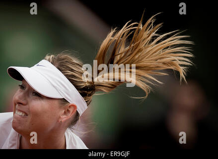 Paris, France. 29 mai, 2015. Maria Sharapova, de la Russie au cours de la compétition dames en 3ème match contre Samantha Stosur de l'Australie à l'Open de France 2015 Tournoi de tennis à Paris, France, le 29 mai 2015. Maria Sharapova a gagné 2-0. Crédit : Chen Xiaowei/Xinhua/Alamy Live News Banque D'Images