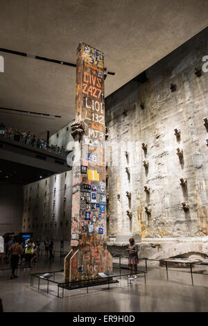 Dernière colonne du rez-de zéro en face du mur de boue Mémorial National du 11 septembre, & Museum, New York, New York USA Banque D'Images