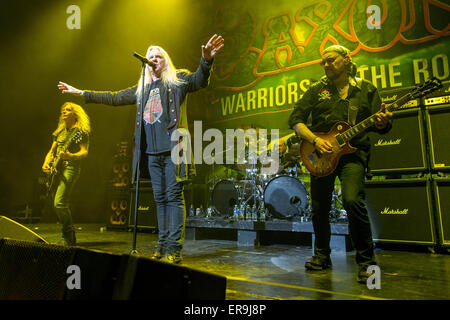 Rosemont, Illinois, USA. 21 mai, 2015. Saxon effectue sur scène au Théâtre Rosemont dans Rosemont, Illinois © Daniel DeSlover/ZUMA/Alamy Fil Live News Banque D'Images