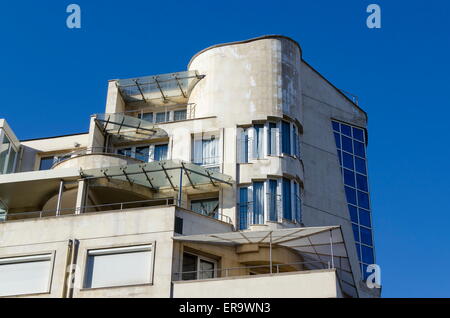 Fragment de la construction de toit sur le bâtiment contemporain, Bulgarie Banque D'Images