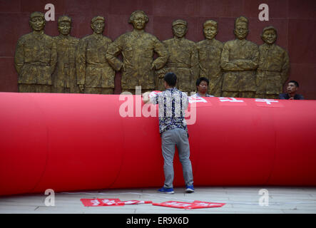 Au Sichuan, en Chine. 29 mai, 2015. Préparation pour une cérémonie d'ouverture d'une longue marche de l'Armée Rouge Museum de Luding county, province du Sichuan, sud-ouest de la Chine le 29 mai 2015. Credit : Panda Eye/Alamy Live News Banque D'Images