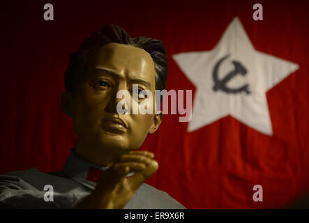 Au Sichuan, en Chine. 29 mai, 2015. Une sculpture de Mao est dans une longue marche de l'Armée Rouge Museum de Luding county, province du Sichuan, sud-ouest de la Chine le 30 mai 2015. Credit : Panda Eye/Alamy Live News Banque D'Images