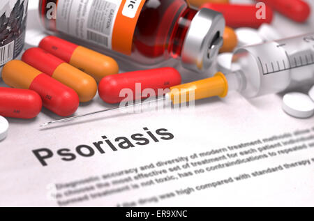 Psoriasis - Diagnostic imprimés avec texte estompé. Sur fond de composition de médicaments - Rouge comprimés, d'injections et d'une seringue. Banque D'Images