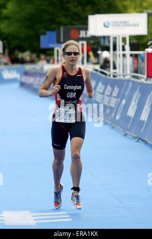 Londres, Royaume-Uni. 30 mai, 2015. Clare Cunningham (GBR) termine deuxième dans la catégorie femmes WPT4 avec un temps de 01:14:08 au cours de l'épanouissement de Paratriathlon Monde Londres à Hyde Park au cours de l'épanouissement de Paratriathlon Monde Londres à Hyde Park Crédit : Dan Cooke/Alamy Live News Banque D'Images