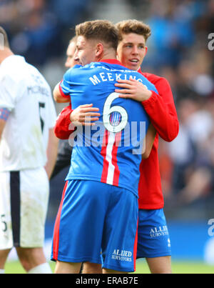 Glasgow, Ecosse. 30 mai, 2015. Scottish Cup Final. Falkirk contre Inverness CT. Josh Meekings avec Ryan Christie : Action Crédit Plus Sport/Alamy Live News Banque D'Images