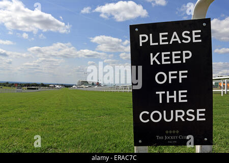 Epsom Downs, Surrey, Angleterre. 30 mai 2015. Avec plus qu'une semaine avant la course du Derby, la course est à l'immaculée à Epsom Downs, Surrey. Les préparatifs vont bon train pour la course d'Epsom à samedi prochain le 6 juin, à la nouvelle heure de 16h30. C'est la course de chevaux, les plus riches et les plus prestigieux du pays de cinq classiques et a été la première exécution en 1780. Il est régulièrement fréquenté par la reine et les autres membres de la famille royale. Credit : Julia Gavin UK/Alamy Live News Banque D'Images