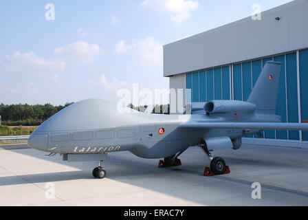 Document - Une photo non datée, mis à disposition par EADS le 18 mai 2015 montre un drone Talarion fabriqués par EADS fabricant d'armement en face d'un hangar. Photo : afp/EADS ( obligatoire : Crédit photo : EADS/dpa') Banque D'Images