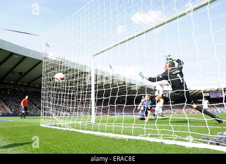 Glasgow, Ecosse, Royaume-Uni. 30 mai, 2015. La finale de la Coupe écossais à Hampden Park, 30 mai 2015 ; Inverness V Falkirk. Peter Grant de Falkirk égaliser Crédit : Andrew O'Brien / Alamy Live News Banque D'Images