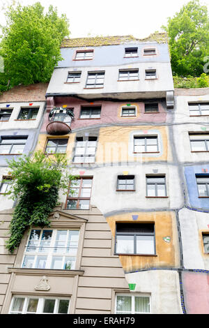 La Hundertwasserhaus est une résidence à Vienne, Autriche, construite après l'idée et concept de l'artiste autrichien Friedensreic Banque D'Images