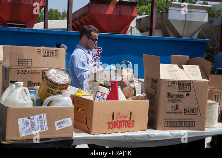 C'est le jour de la collecte des déchets dangereux dans la petite ville du Massachusetts d'Adams. Banque D'Images