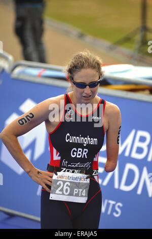 Londres, Royaume-Uni. 30 mai, 2015. Clare Cunningham (GBR) après avoir terminé le PT4, à l'épanouissement de Paratriathlon World Triathlon, Londres. Cunningham a remporté le bronze avec un temps de 01:14:08. Crédit : Michael Preston/Alamy Live News Banque D'Images