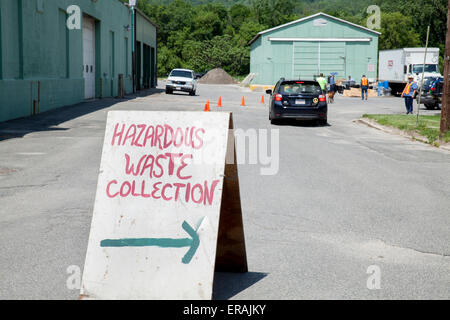 Inscrivez-vous annonce la journée de collecte des déchets dangereux dans la petite ville du Massachusetts d'Adams. Banque D'Images