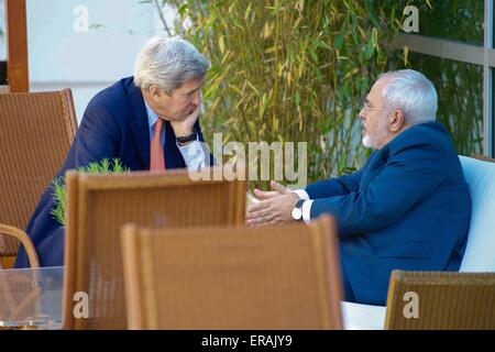 Le secrétaire d'Etat américain John Kerry se réunit avec le Ministre iranien des affaires étrangères, Javad Zarif, dans un effort pour poursuivre les négociations sur la recherche nucléaire de l'Iran le 30 mai 2015 à Genève, Suisse. Banque D'Images