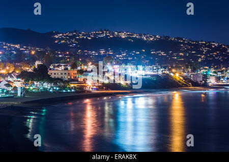 Avis de Laguna Beach la nuit, de Heisler Park à Laguna Beach, Californie. Banque D'Images