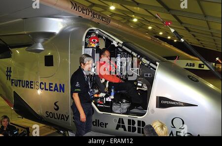 31 mai 2015 - Nanjing, République populaire de Chine - Solar Impulse 2, André BORSCHEBERG pilote de Solar Impulse au Hangar à Nanjing, Chine, quelques minutes avant le décollage à Hawaii. © Marcio Machado/ZUMA/Alamy Fil Live News Banque D'Images