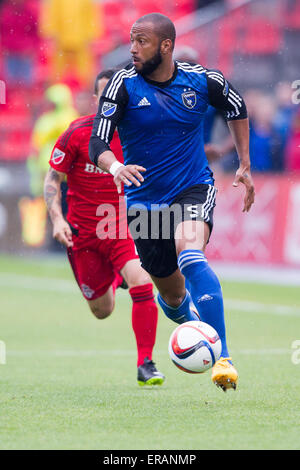 Toronto, Ontario, Canada. 30 mai, 2015. Victor Bernardez (5) des tremblements de terre au cours d'un match entre la MLS Toronto FC et San Jose Earthquakes au BMO Field à Toronto, ON. Credit : csm/Alamy Live News Banque D'Images