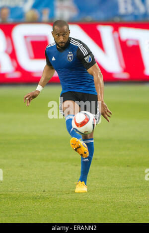 Toronto, Ontario, Canada. 30 mai, 2015. Victor Bernardez (5) des tremblements de terre au cours d'un match entre la MLS Toronto FC et San Jose Earthquakes au BMO Field à Toronto, ON. Credit : csm/Alamy Live News Banque D'Images