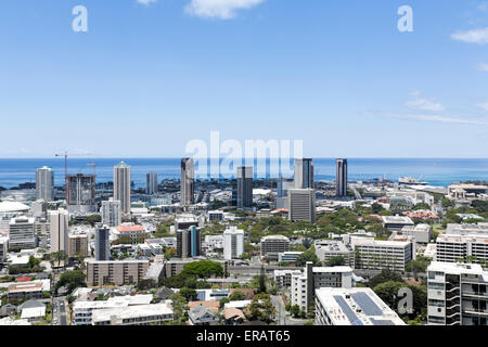 Honolulu, Hawaii, USA. 28 mai, 2015. Grand angle de vue d'Honolulu des immeubles de grande hauteur sur Oahu, Hawaii. Banque D'Images