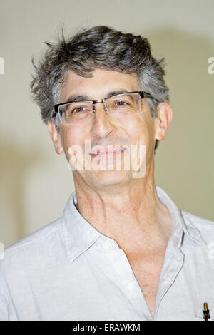 Le primé réalisateur Alexander Payne est venu avec sa mère Peggy sur leur lieu d'origine d'Aigio. Il s'agit d'un leadin Banque D'Images