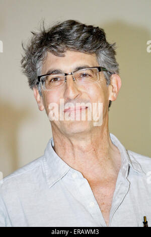 Le primé réalisateur Alexander Payne est venu avec sa mère Peggy sur leur lieu d'origine d'Aigio. Il s'agit d'un leadin Banque D'Images