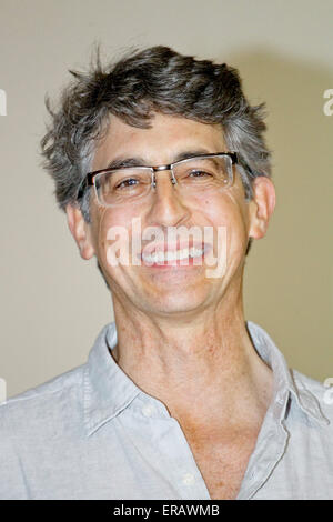 Le primé réalisateur Alexander Payne est venu avec sa mère Peggy sur leur lieu d'origine d'Aigio. Il s'agit d'un leadin Banque D'Images