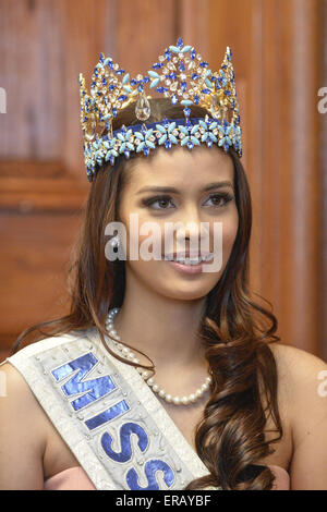 Concours Miss Monde représentant 120 pays assister à un photocall à l'Hôtel Marriot, et plus à la Westminster comprend : Miss Monde régnant Megan Jeune Où : London, Royaume-Uni Quand : 25 novembre 2014 Crédit : Euan Cherry/WENN.com Banque D'Images