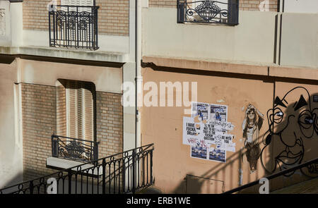 Appartements et des graffitis urbains Montmartre Paris France Europe Banque D'Images