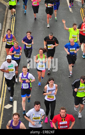 Bristol, Royaume-Uni. 31 mai 2015 Des milliers de coureurs participent à la course de 10k de Bristol. Le Grand Prix de l'RunBritain dispose de certains des meilleurs athlètes UKs ainsi que des milliers de membres de la fonction d'exécution passé Bristol emblématiques monuments comme le pont suspendu de Clifton. Credit : Jonny White/Alamy Live News Banque D'Images