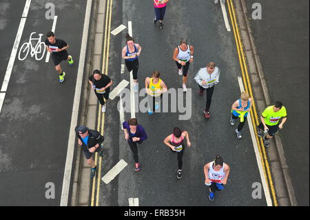 Bristol, Royaume-Uni. 31 mai 2015 Des milliers de coureurs participent à la course de 10k de Bristol. Le Grand Prix de l'RunBritain dispose de certains des meilleurs athlètes UKs ainsi que des milliers de membres de la fonction d'exécution passé Bristol emblématiques monuments comme le pont suspendu de Clifton. Credit : Jonny White/Alamy Live News Banque D'Images