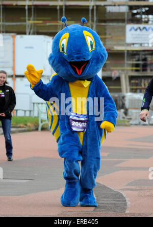 Edinburgh, Royaume-Uni. 31 mai, 2015. Front de Portobello, en Écosse. Maintenant dans sa 13e année, ce populaire et toujours plus marathon festival se déroule dans la capitale avec le Château d'Édimbourg en toile de fond. Il continue par East Lothian. Edinburgh Marathon a rejoint l'élite mondiale des courses sur routes en 2012 en devenant le premier marathon en Ecosse pour être officiellement reconnu par l'IAAF, le conseil d'administration d'athlétisme. L'IAAF bronze met la race parmi les 75 meilleurs au monde ce qui en fait un élément crucial de l'agenda sportif pour les coureurs. Banque D'Images